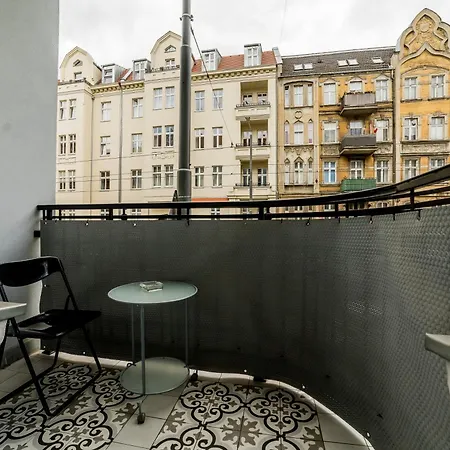Apartment Wierzbiecice Homely By Bookinghost